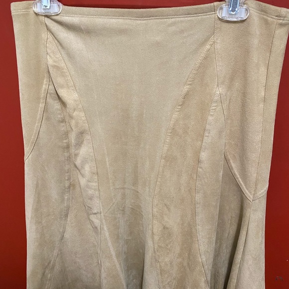 Work wear or casual skirt. - Picture 2 of 5